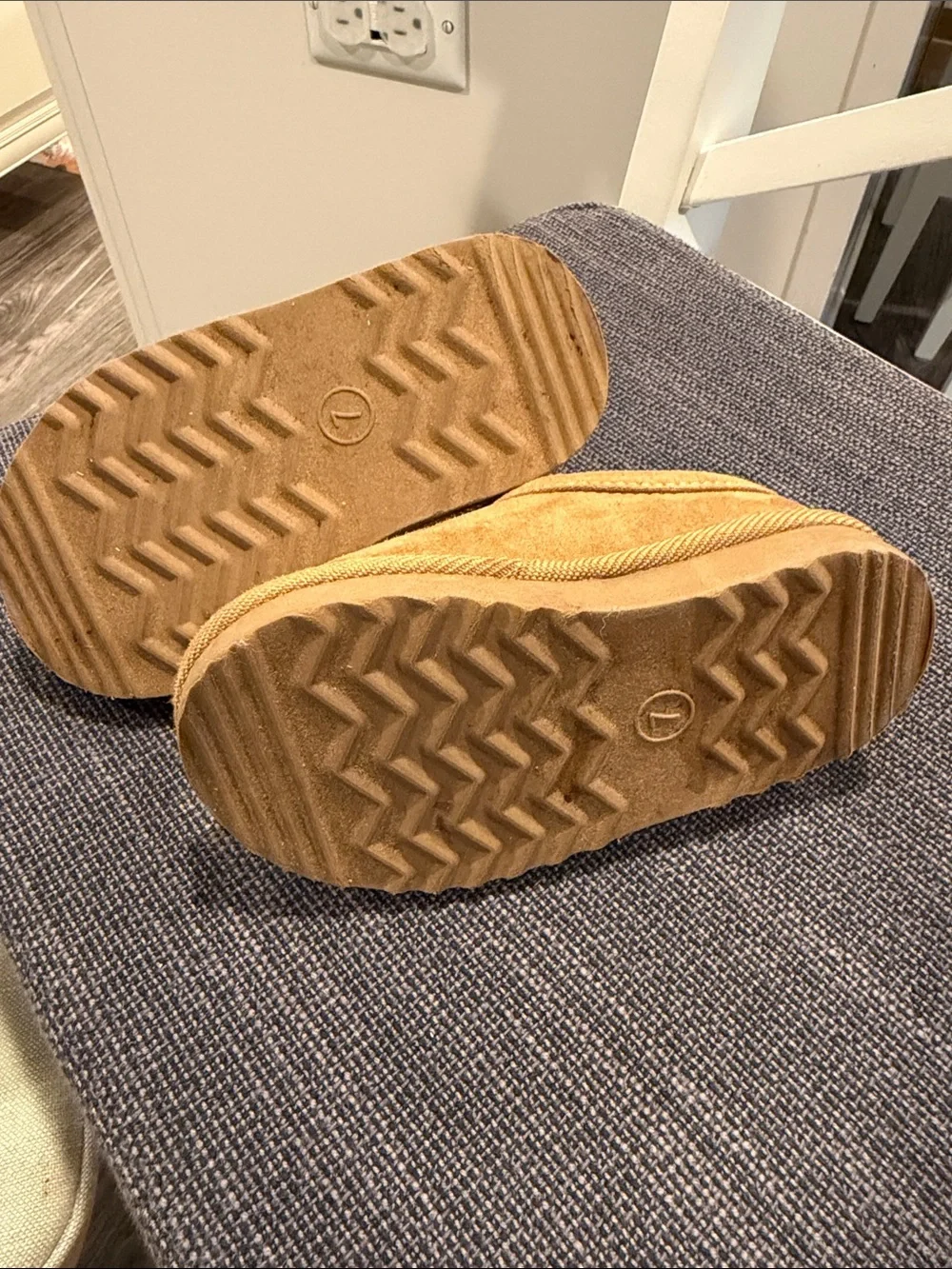 Cat & Jack Kids Tan Cozy Sherpa-Lined Slip-On Slippers